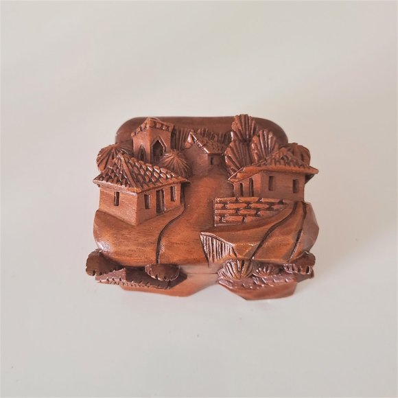 Hand carved Honduras wooden chest/trinket box. - Picture 3 of 9